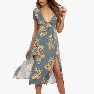 Floral dress size S with cut and string closure on cleavage